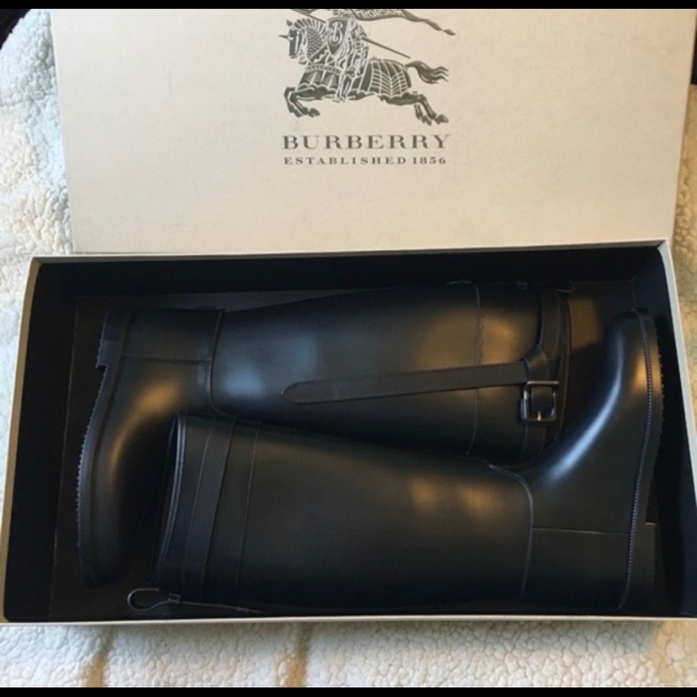 SOLD!! Burberry Roscot Riding Rain Boots-Authentic